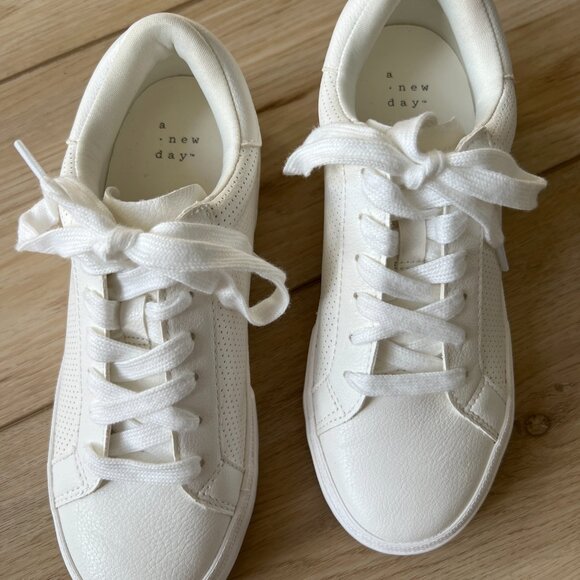 White Sneakers - Size 6 - Picture 4 of 7